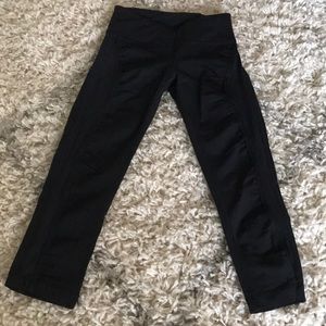 Black lululemon run crop